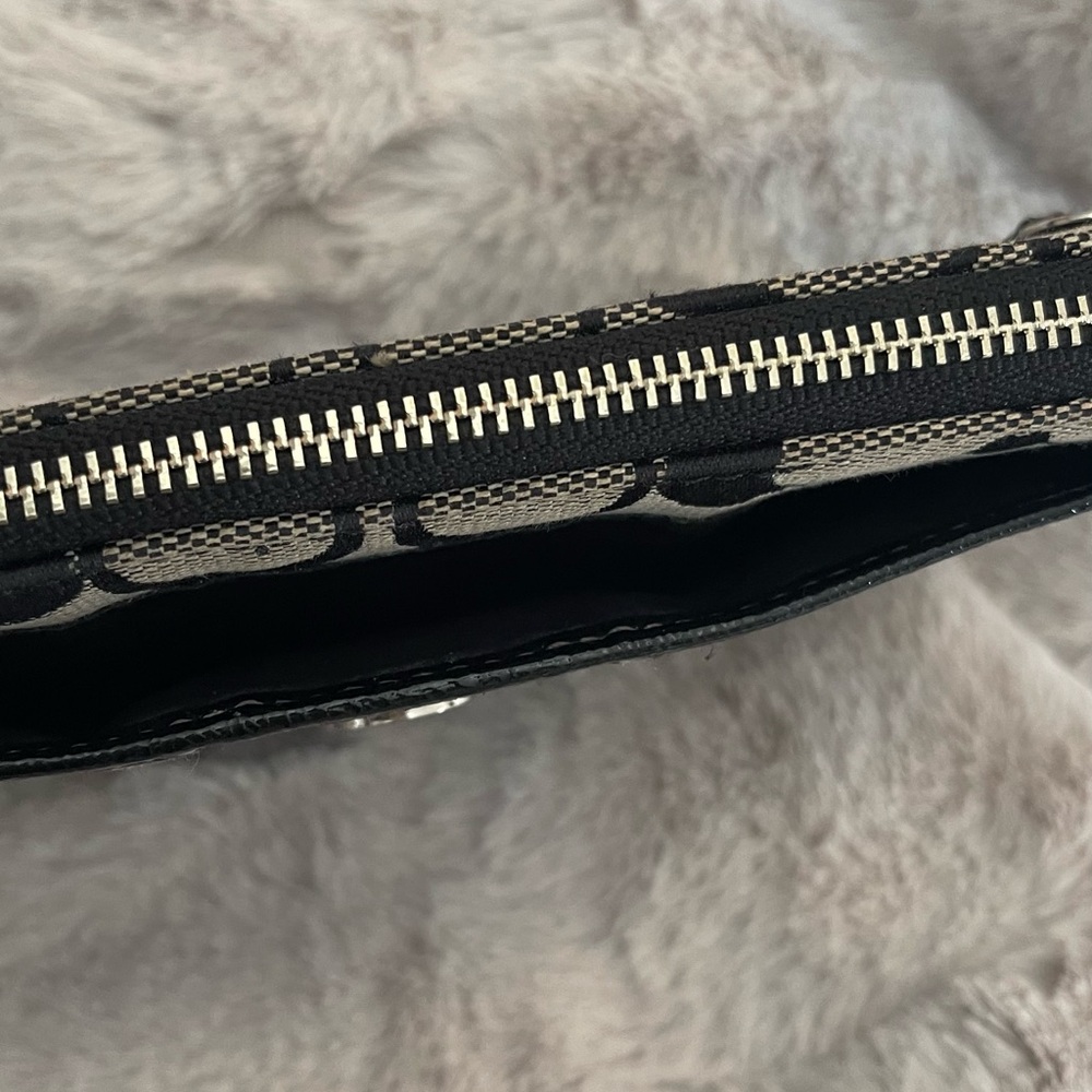 COACH Wallet with wrist strap, zipper closure, Authentic Coach Wallet - Picture 8 of 15